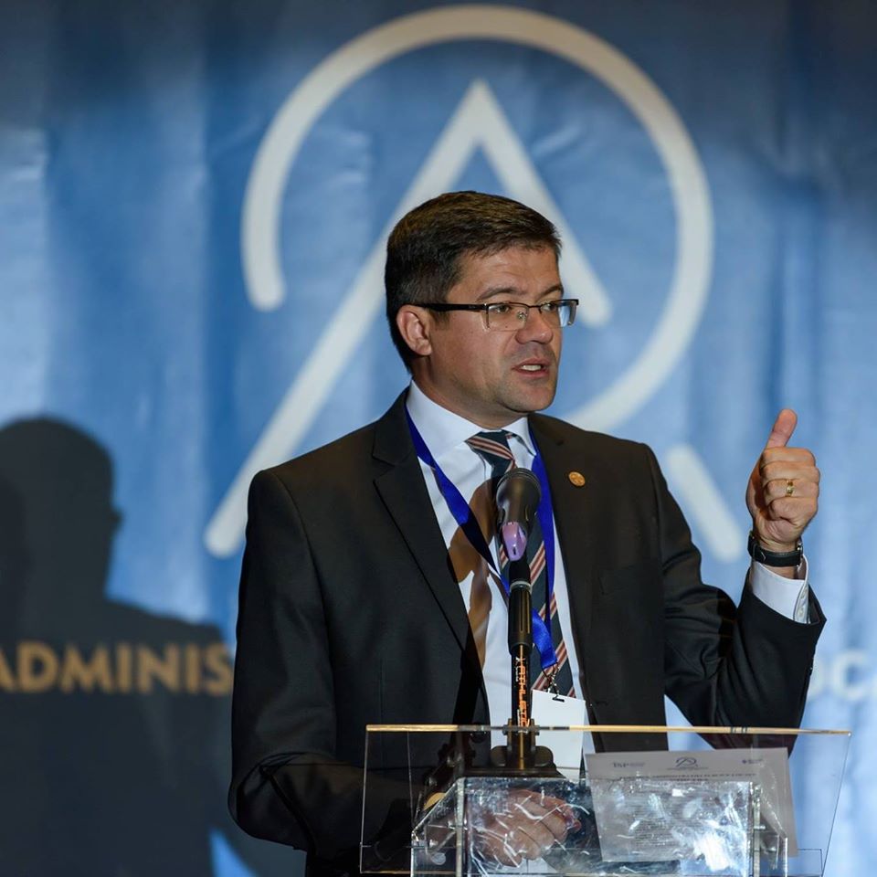 Ministrul Mediului a răbufnit într-o conferință de presă: ‘Îi vreau cu cătuşe la mâini’