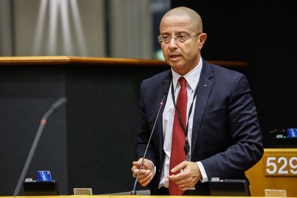 Tudor Ciuhodaru: Soluția pentru a depista coronavirusul este la un avion distanță! Mobilizați ambasadele!