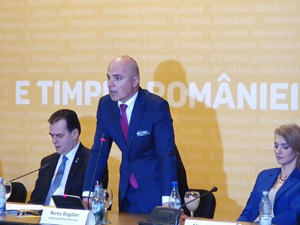 Rareș Bogdan SE DEZLĂNȚUIE: ‘70.000 dintre românii întorşi în ţară nu se ştie cu ce s-au ocupat afară. Între 8.000 şi 10.000 sunt prostituate’