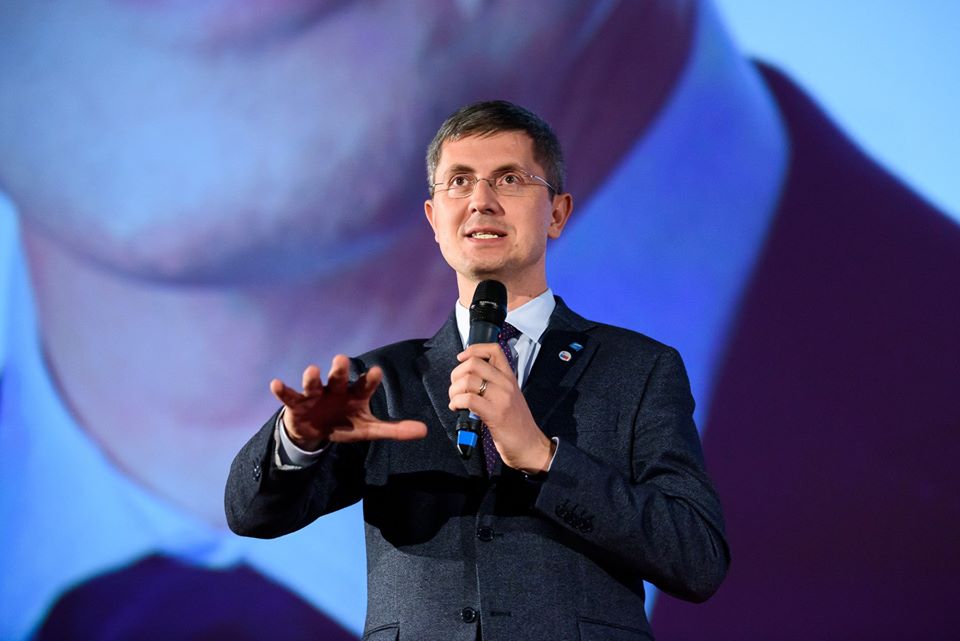 USR acuză Guvernul Orban că vrea să cumpere presa cu bani publici – parlamentarii vor vota împotriva OUG: ‘Nu va ajuta, ci o va subordona’