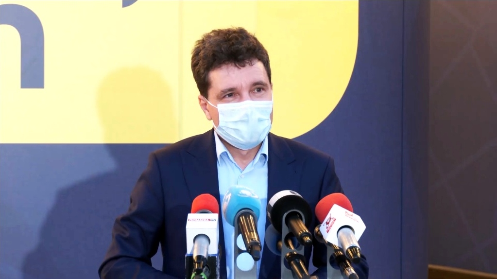 Nicușor Dan: „A distribui măști, a face campanie electorală în școli utilizând o criză medicală este o josnicie” –&nbsp;Video