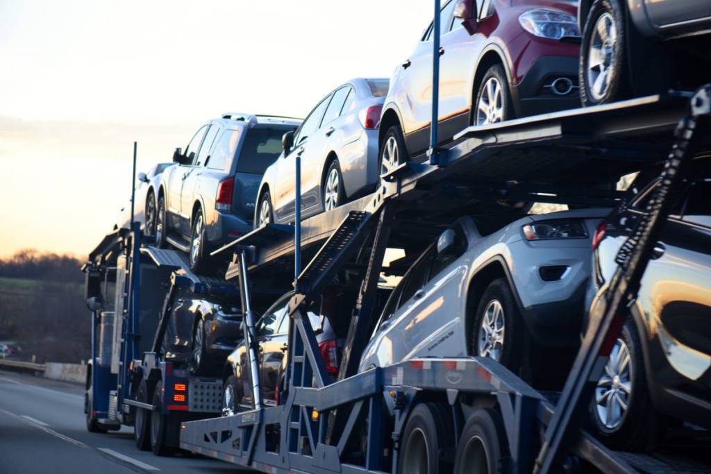 Mai multe mașini pe drumuri | În București și Ilfov se cumpără cele mai multe autoturisme