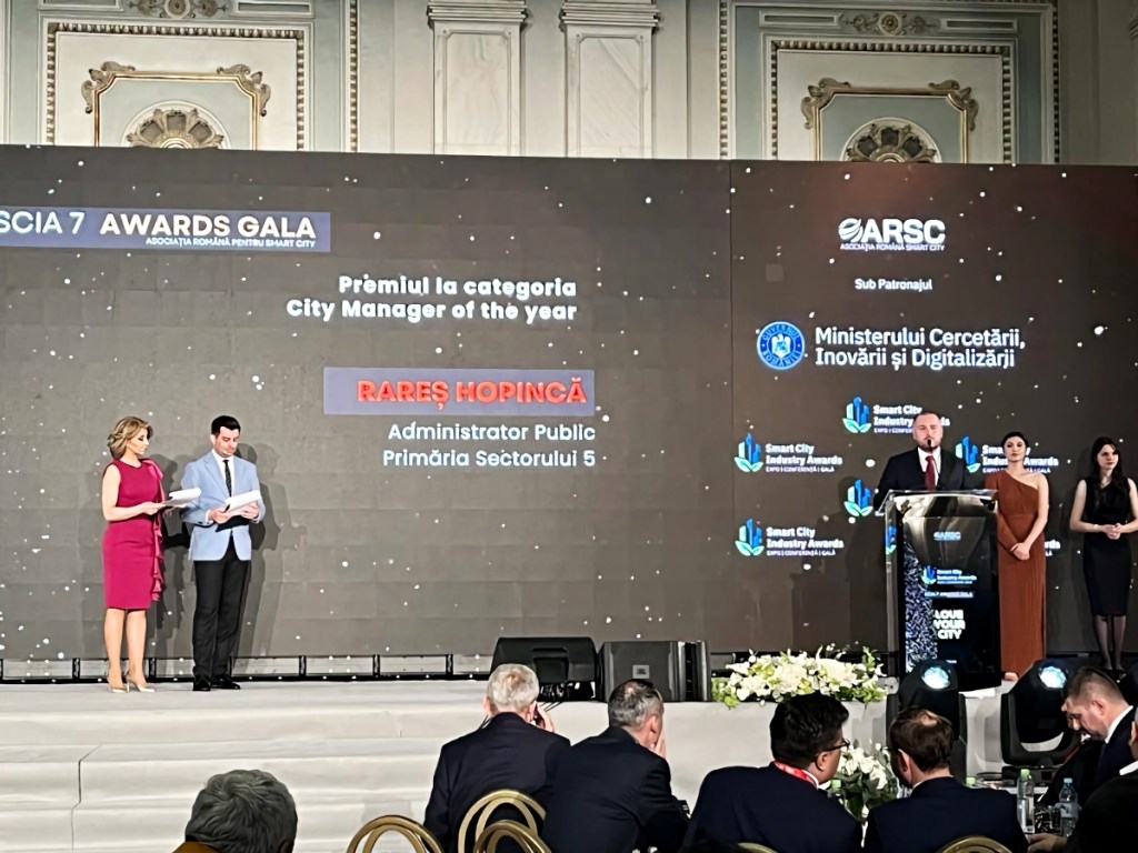 Omul forte de la Sectorul 5, premiat pentru performanță | Rareș Hopincă, City Manager of the Year la Smart City Industry&nbsp;Awards