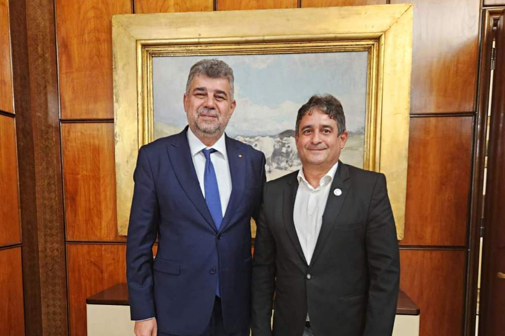 Primarul din Alba Iulia, Gabriel Pleșa (USR), a pozat alături de prim-ministrul Marcel Ciolacu și a publicat imaginea pe o rețea de&nbsp;socializare.